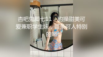 极品蜜桃臀 脖子上莲花纹身