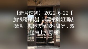  绿帽奴男友把白嫩美丽风骚小女友送给黑人操 自己在边上还问女友喜不喜欢 叫黑人用力点操