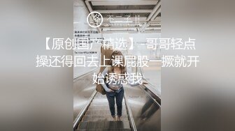 【新片速遞】  10月新流出偷拍牛人躲藏路边隔板蹲厕摆好❤️偷拍设备开着小手电偷拍隔壁厕位几个美女尿尿非常清晰