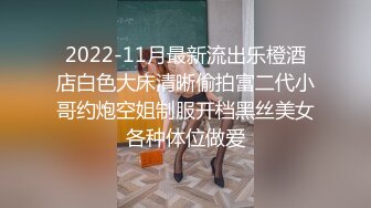  群P盛宴，沙发上女上位啪啪大奶子乱颤，大叔战力惊人多姿势换着操