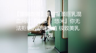 我会喷水红唇细腰不大不小奶子马尾妹，露奶装近距离特写掰穴，毛毛挺多洞洞很小，翘起屁股假屌抽插手指扣弄出水