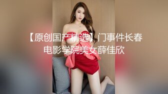 YC商场抄底喜欢拍照绿裙子小女神 弯腰抬腿时印花内裤一览无余