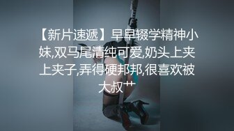 要搞4P乱交了两个小姐姐笑得多开心啊两个身材都很苗条刚进入酒店就进入正题