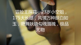  公司的熟女会计和两个老板在酒店开房玩3P