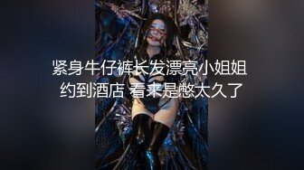 90後嫩妹打開窗戶脫光趴著被大叔拽頭髮後入暴操