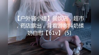 【贼有意思】厕所偷窥直接把手机伸进去拍脸，各路美女反应笑死娃了，干嘛，别闹，谁呀,走开，别拍了！