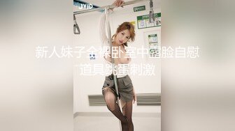 OF大眼萌妹「Yui Peachpie」穿着黑色网袜给金主爸爸足交 抬起屁股却被采了紧致的菊花