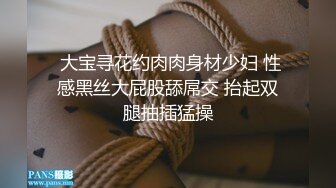 【自整理】有露出癖的老婆戴着无线跳蛋逛超市，我在后面用手机把震动频率调到最大！【200V】 (77)