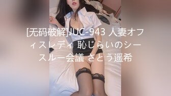 小公园里衣服都没来的及脱