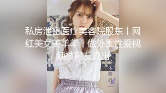 究极反差露脸女神！推特高颜S级漂亮美女【小狐狸】线下约实力金主群P多男多女混乱性爱，有说有笑观战指挥 (1)