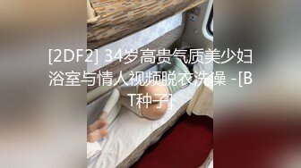 科技园女厕蹲守牛仔裤大美妞 毛丛间阴户高高突起就开一个小缝