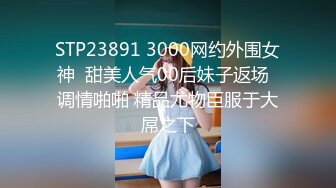 商场女厕多角度偷拍 背着包的美女 一门心思玩手机 咱就专门拍BB