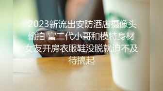 小哥憋坏了在洗浴找了个按摩小妹偷拍，看着颜值不错按着按着就把裤衩脱了玩打飞机，手法熟练真有点抗不住