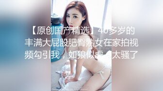 榨汁机小妹妹白丝诱惑跟狼友互动撩骚，按摩棒玩弄逼逼撅着屁股给狼友看，让小哥玩骚奶子激情上位爆草抽插