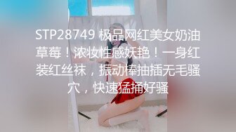 全景后拍 大屁股少妇没带纸 尿完站起来抖一抖 蕾丝内裤性感