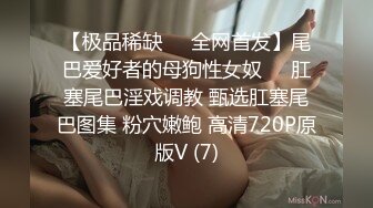  极品少女睡着觉都被叫起来干，眼睛迷迷蒙蒙的睁不开~两个鸡巴叉一个洞