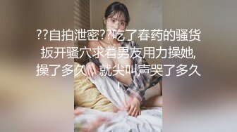 情趣旗袍极品美女，黑白丝袜足交，大屌炮友深喉，扶细腰干美臀，被操的笑嘻嘻，大力操