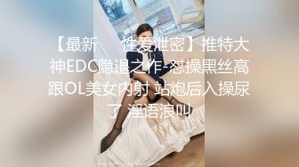 【YZWCD】YC187美女专心挑化妆品！弯腰CD蕾丝边粉内！