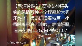 老阿姨香不香 · 在客厅跳艳舞，老公在外赚钱，骚极了 露逼给大家大方观赏！