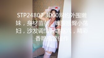 【新片速遞】老婆越来越玩得开了，今天老公不在家，户外随手撩了两个男人到家里就舔起来，骚样整得好上瘾！