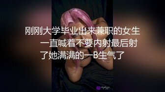  黑丝短发露脸风骚的露脸骚货一个人床上发骚，各种撩骚动作不断诱惑狼友