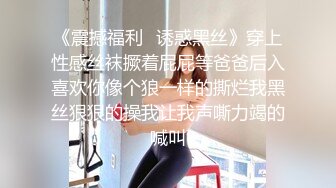 满背纹身萌萌哒双马尾美妞，无聊和炮友来一炮，特写深喉吸吮很卖力，主动上位骑乘，扶着屁股一顿猛操1