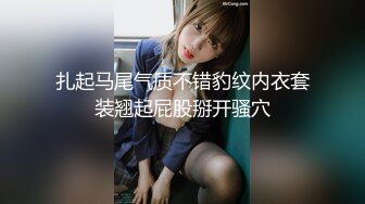  新人气质短发美女全裸自慰和炮友啪啪，毛毛非常浓密掰穴特写，手指扣入摩擦阴蒂