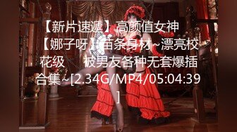 【新片速遞】  两大哥真会玩，全程露脸3P少妇堪比AV现场，敞亮激情前插后入玩弄小嘴和骚逼，搞的骚逼高潮不断浪叫不止