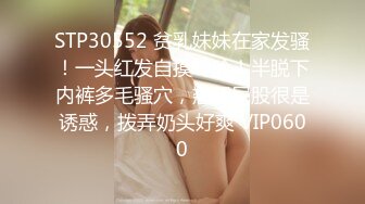 白皙巨乳，平躺在床上很大，露脸勾引狼友极品粉嫩鲍鱼