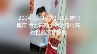 合租房偷窥年轻小媳妇一边洗澡一边和老公聊天