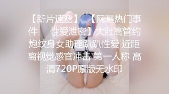 煞费苦心的小哥为了偷窥邻居美女洗澡在自家的墙上挖了一块墙砖话说妹子长的还可以白白嫩嫩的