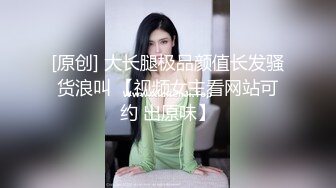 商场女厕逼脸同框偸拍超多妹子方便，看脸赏逼视觉效果炸裂，熟女的无毛一线天简直太顶了 (4)