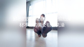 翘臀骚女被打PP说我还要