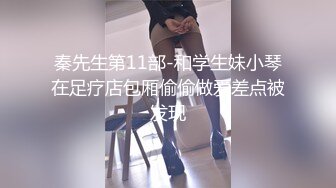 白嫩女友露脸全裸出境，粉嫩香舌舔的我好舒服