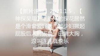 金发美女闺房露自己的大白兔