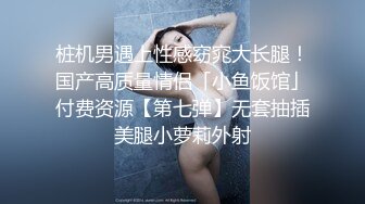 偷拍丝袜长靴妹子抽烟玩手机真惬意看完逼才知道有多黑