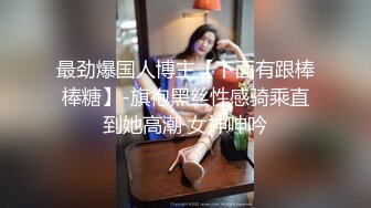 公交车上偷拍给孩子喂奶的少妇 奶头粉嫩粉嫩的