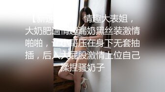 《魔手外购极品CP》厕拍达人潜伏女厕独占坑位隔板缝逼脸同框现场实拍多位小姐姐方便，极品肉丝美腿高颜美女擦逼的动作都好看 (7)