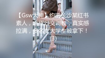 姐姐妹妹都漂亮【零4年樱粉妹】有点小重口，正好在生理期，粉丝们要看看留着血的逼，还有姨妈巾