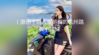 极品颜值美女小鱼干！外表甜美骚的很！按摩器震无毛嫩穴，圆润美臀翘起，头套男后入尽情输出