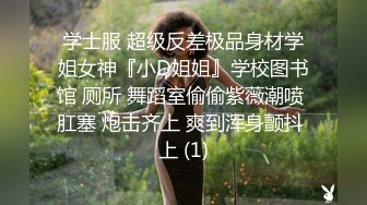 与经验丰富的办公室女士的第一个奇闻趣事。