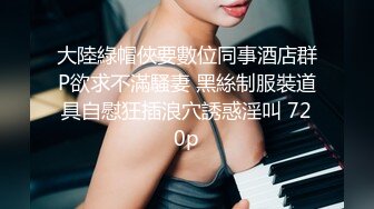 潜入网吧女厕偷拍附近的美女大学生，没想到鲍鱼那么黑