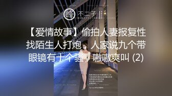  户外勾搭农村夫妻换妻4P啪啪，黑丝高跟诱惑交大鸡巴舔逼，让大哥从拖拉机上爆草车震