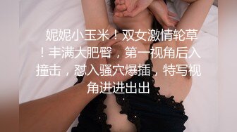 两老哥KTV点了两个妹子，一人一个揉捏奶子唱唱歌，沙发上同时开操