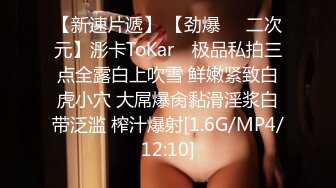 金发苗条骚女【奶油甜心】黑丝舔足自摸道具自慰，舔弄振动棒掰穴扣逼，很是诱惑喜欢不要错过