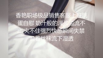 ❤️❤️情趣旗袍极品美女，黑白丝袜足交，大屌炮友深喉，扶着细腰干美臀，被操的笑嘻嘻，大力操浪叫