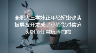  嫩逼小妹和她的骚妈妈一起大秀直播，淫声荡语互动撩骚听狼友指挥，舌吻舔骚奶子舔逼互相摩擦