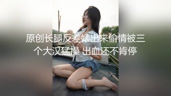   两个美艳的美少妇相互互舔玩穴舔逼，用双头蛇一根插两人