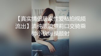 蜜桃臀黑丝美腿，学生制服摇摆诱惑，全身粉嫩假屌骑坐