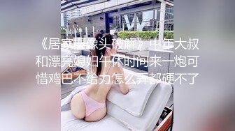 【裙底】痴汉视角，从桌下偷看老婆穿着开档黑丝，真空坐在商场休息区的凳子上张开腿自摸。-Pornhub.com